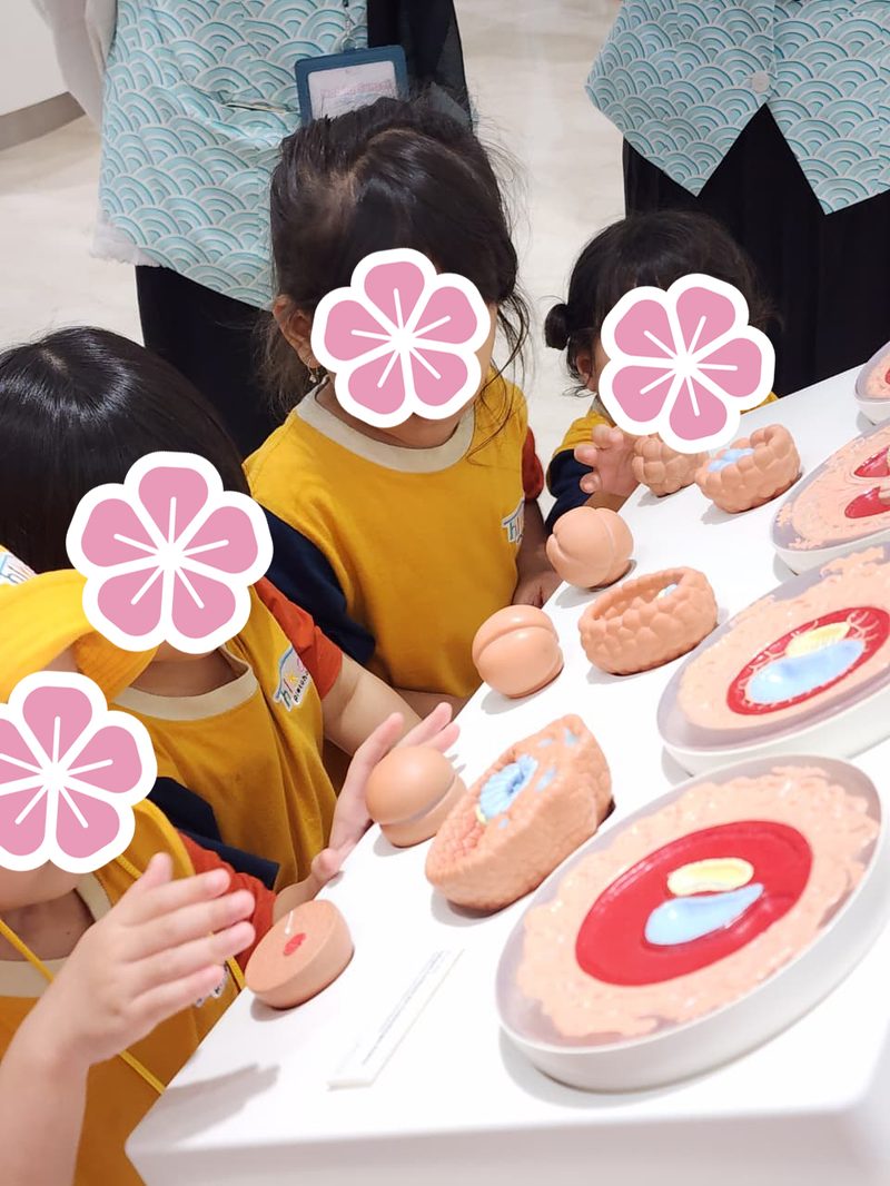 Anak-anak belajar mengenal tubuh manusia di museum edukasi
