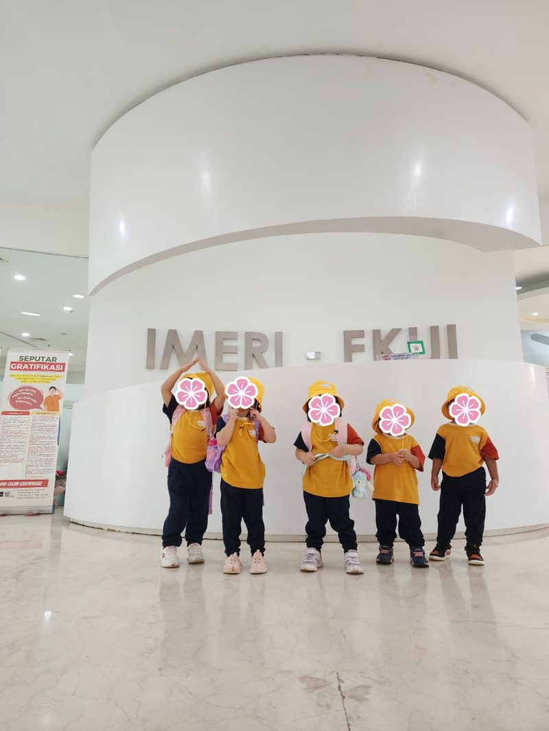 Anak-anak berkunjung ke Fakultas Kedokteran untuk edukasi kesehatan